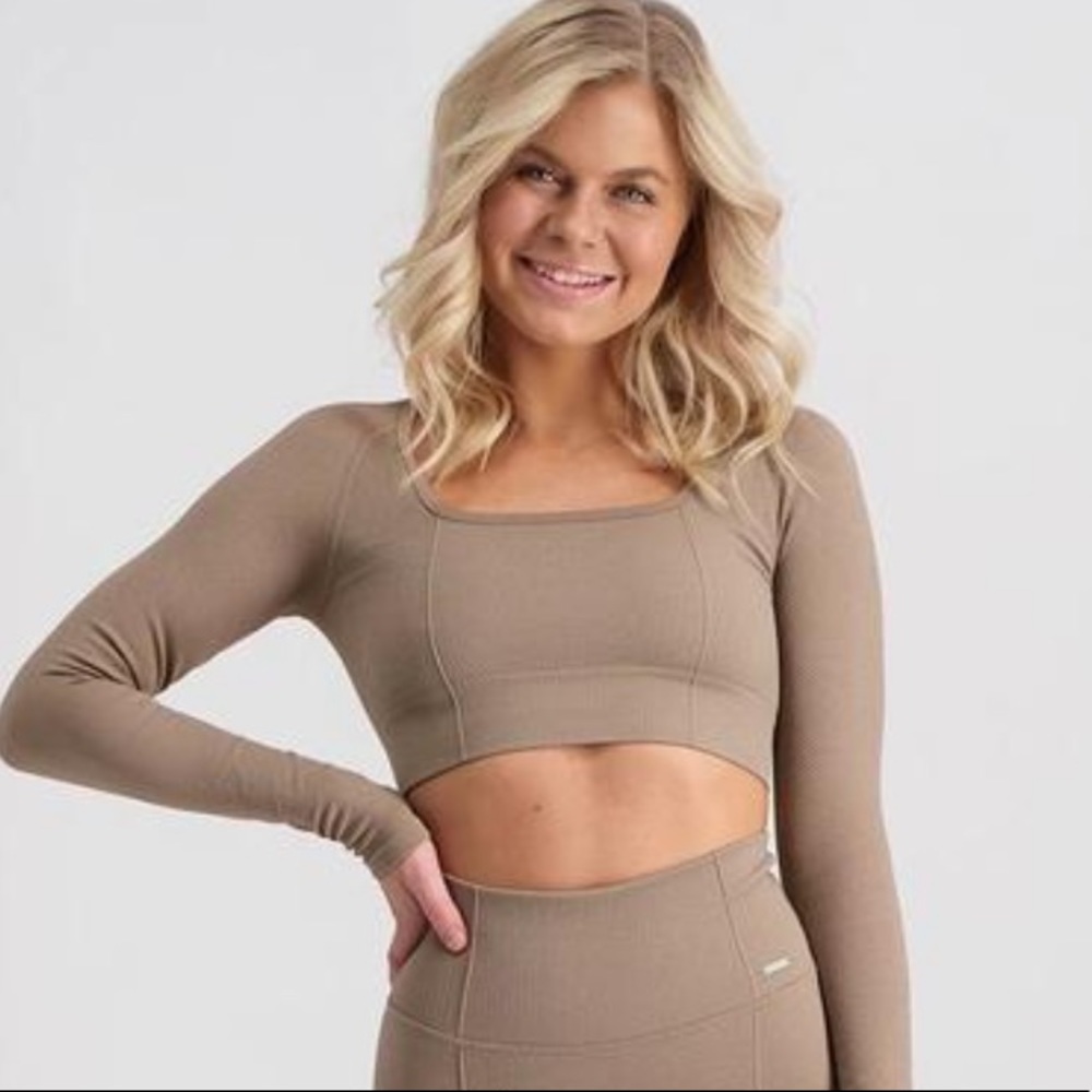 ESPRESSO LUXE SEAMLESS CROP LONG SLEEVE